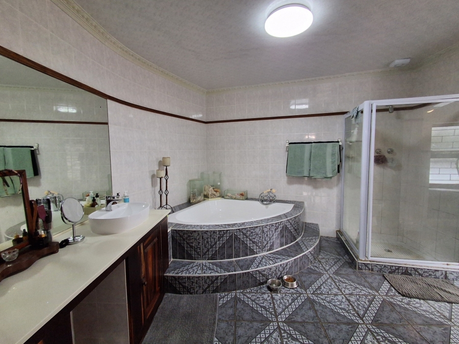 4 Bedroom Property for Sale in Nahoon Valley Park Eastern Cape